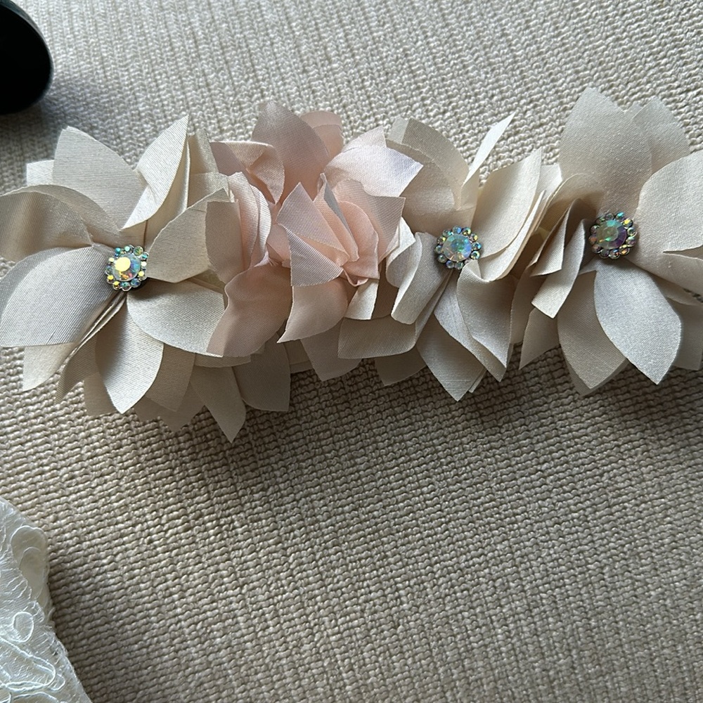 Girl dress with detachable flowers, Flower Girl Dress Tulle, First Communion. - Picture 7 of 8